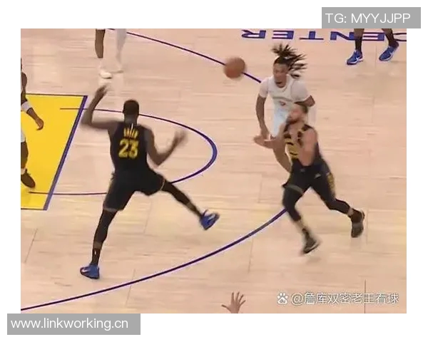 勇士调侃巴恩斯三分球失准如16年重现赛场瞬间